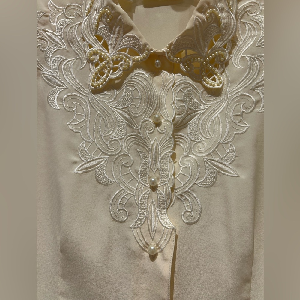 Christine & Jill Women’s Yellow Blouse with Embroidered Detail size 10 P - Picture 4 of 5